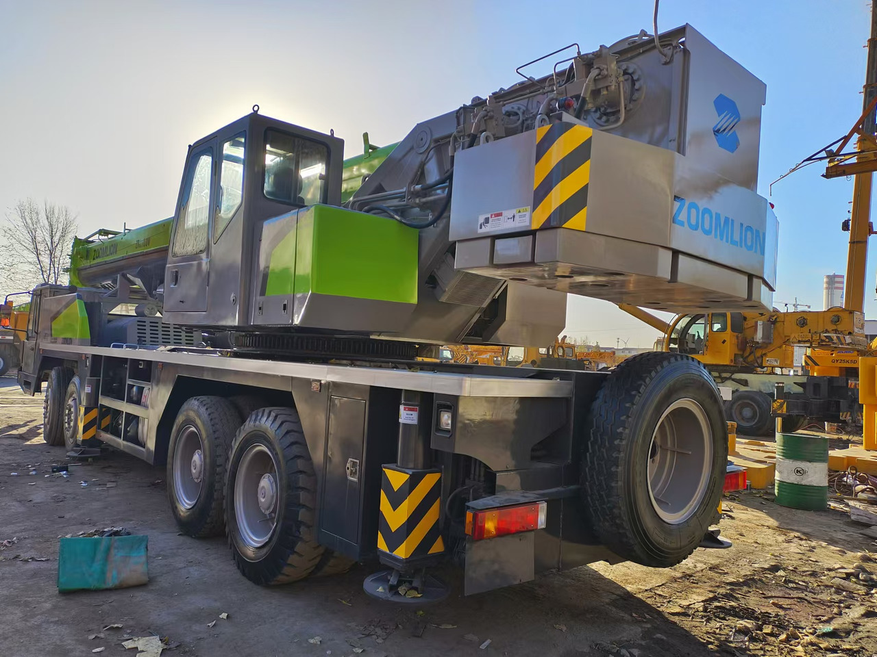 Zoomlion ZTC700V - Cẩu bánh lốp: hình 2 Zoomlion ZTC700V - Cẩu bánh lốp: hình 2