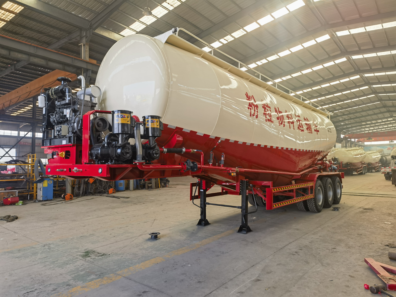JSIE JSIE9404GFL - Sơ mi rơ moóc bồn: hình 2 JSIE JSIE9404GFL - Sơ mi rơ moóc bồn: hình 2