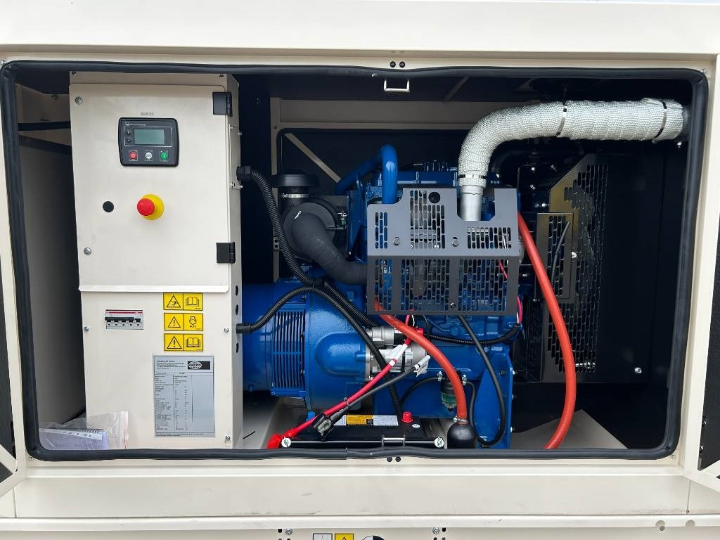 FG Wilson P55-3 - 55 kVA Genset - DPX-16005 - Bộ phát điện: hình 4 FG Wilson P55-3 - 55 kVA Genset - DPX-16005 - Bộ phát điện: hình 4