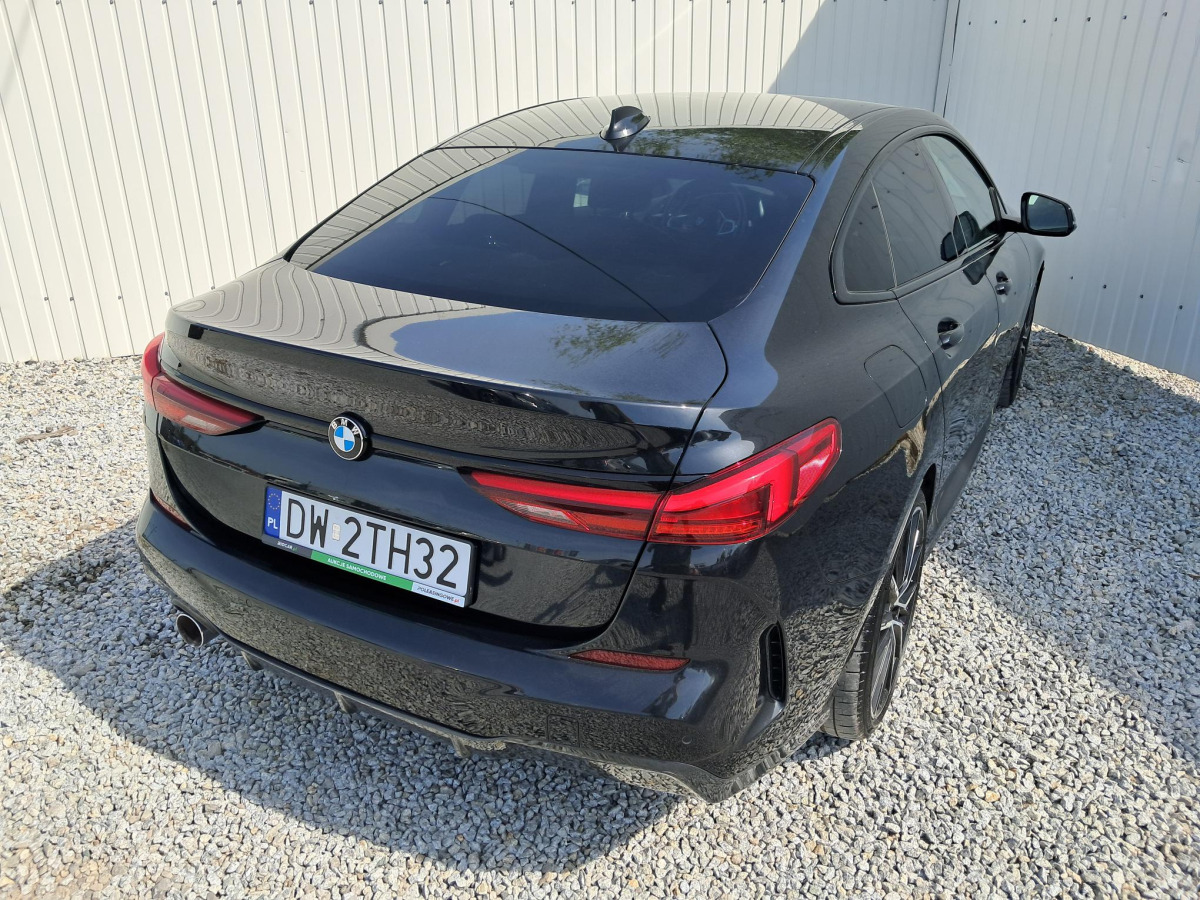 BMW 218 I SEDAN - Sedan: hình 4 BMW 218 I SEDAN - Sedan: hình 4