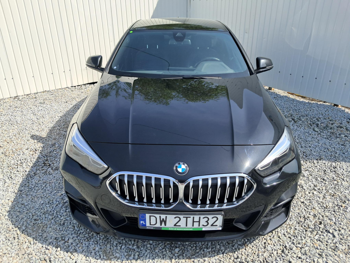 BMW 218 I SEDAN - Sedan: hình 3 BMW 218 I SEDAN - Sedan: hình 3
