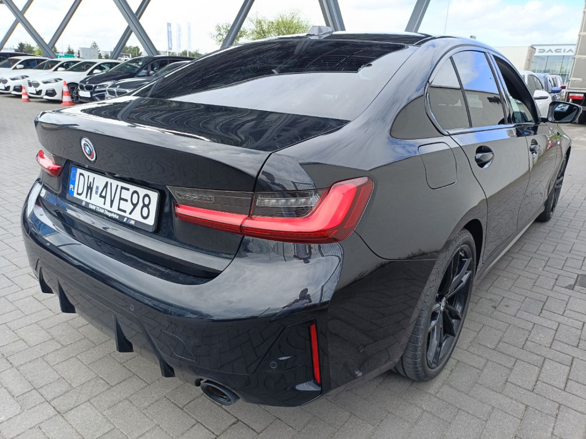 BMW 320i xDrive M Sport SEDAN - Sedan: hình 3 BMW 320i xDrive M Sport SEDAN - Sedan: hình 3
