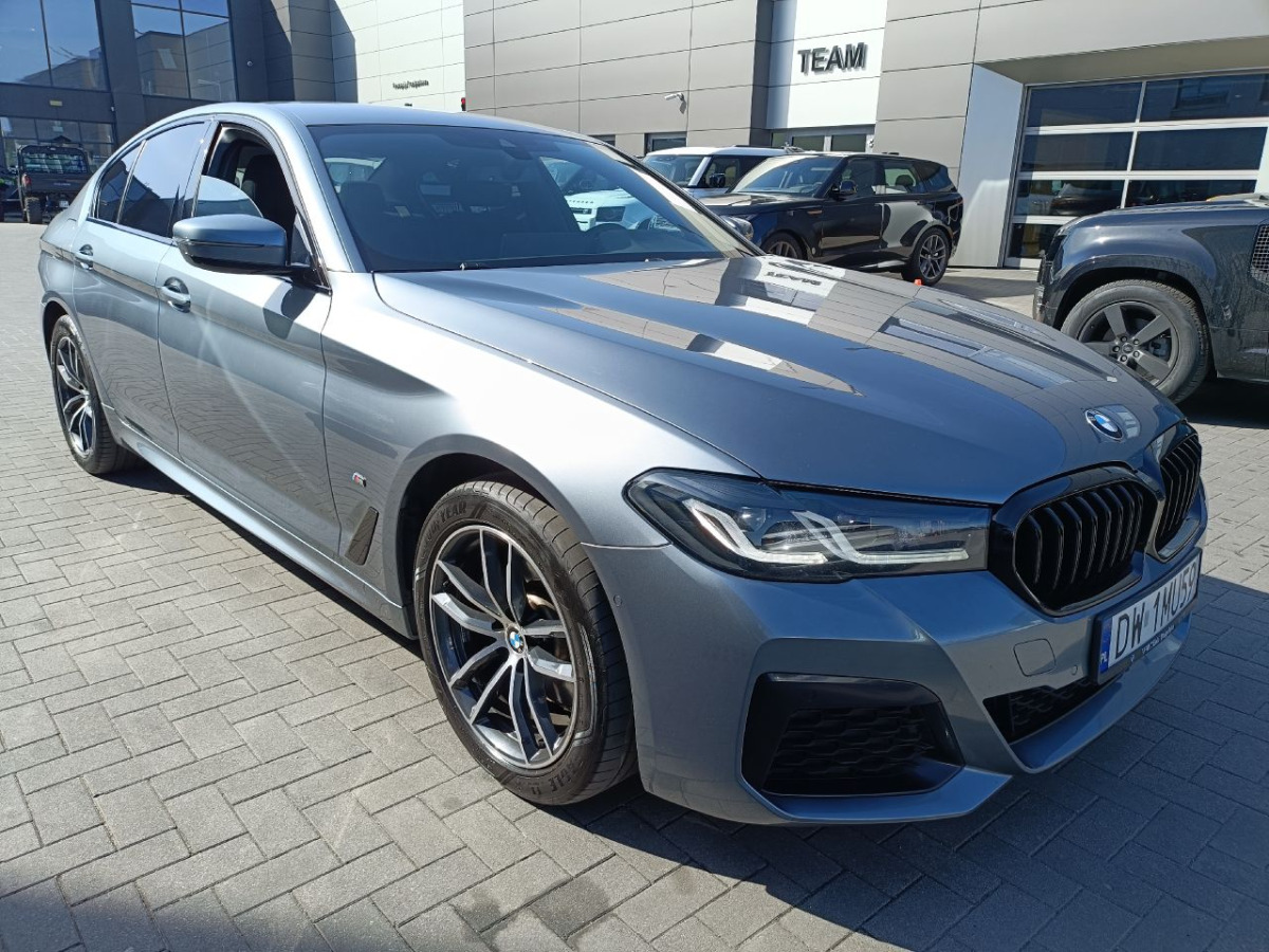 BMW 520d xDrive mHEV M Sport SEDAN - Sedan: hình 1 BMW 520d xDrive mHEV M Sport SEDAN - Sedan: hình 1