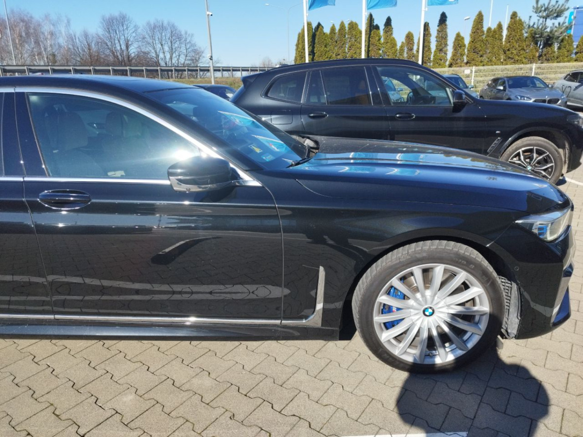 BMW 750I XDRIVE SEDAN - Sedan: hình 3 BMW 750I XDRIVE SEDAN - Sedan: hình 3
