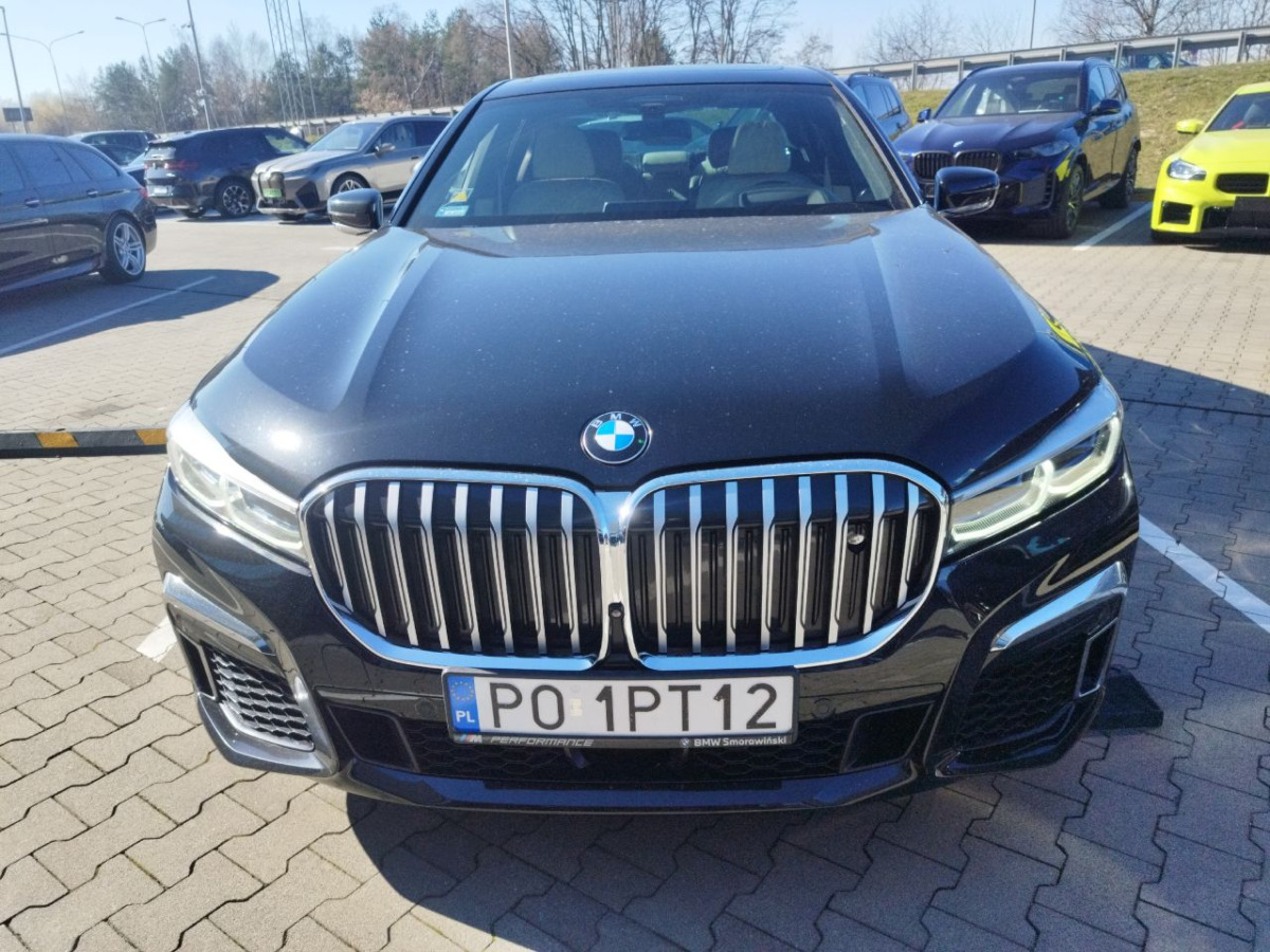 BMW 750I XDRIVE SEDAN - Sedan: hình 2 BMW 750I XDRIVE SEDAN - Sedan: hình 2