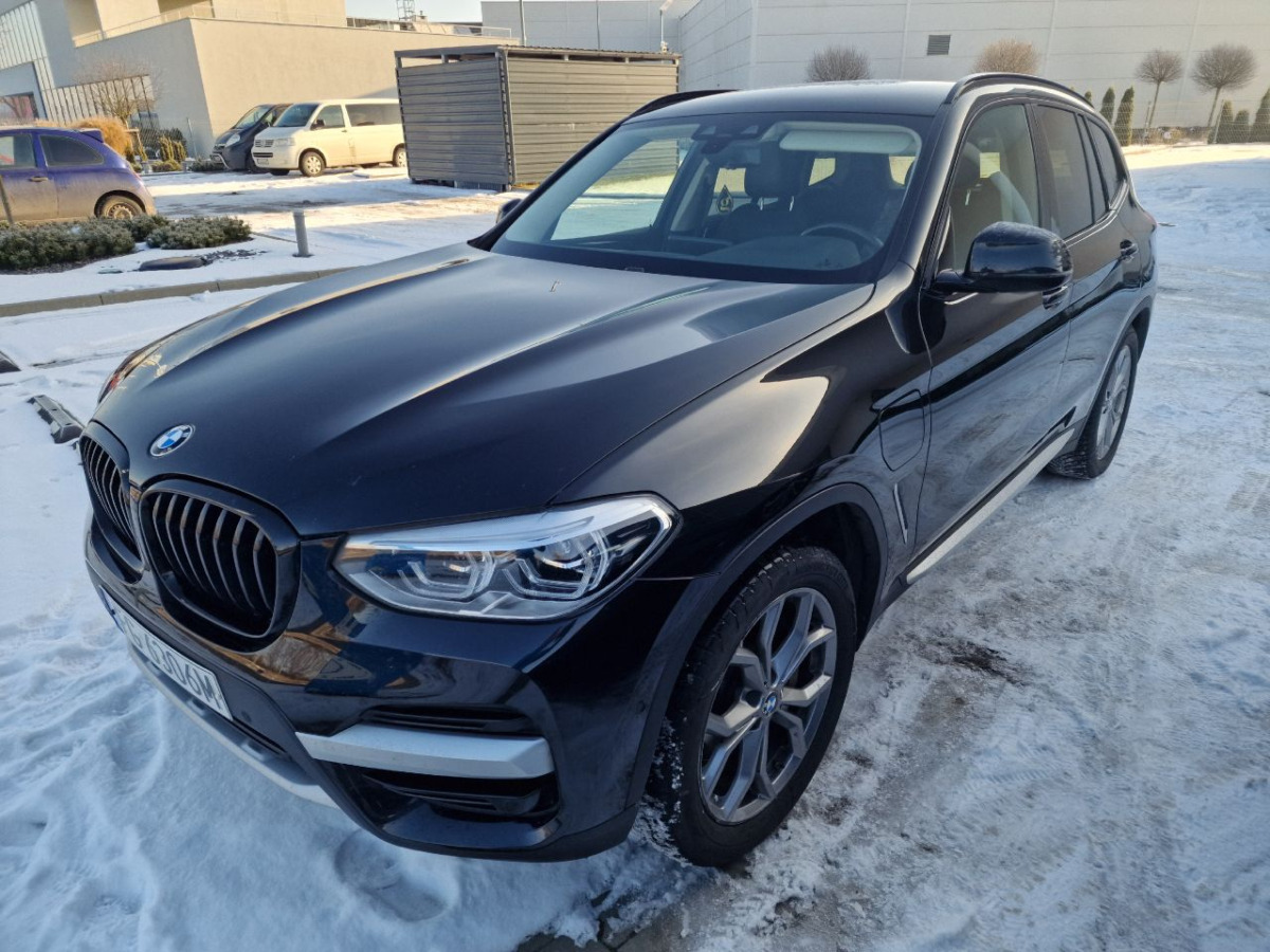 BMW X3 xDrive30e xLine SUV - SUV: hình 2 BMW X3 xDrive30e xLine SUV - SUV: hình 2
