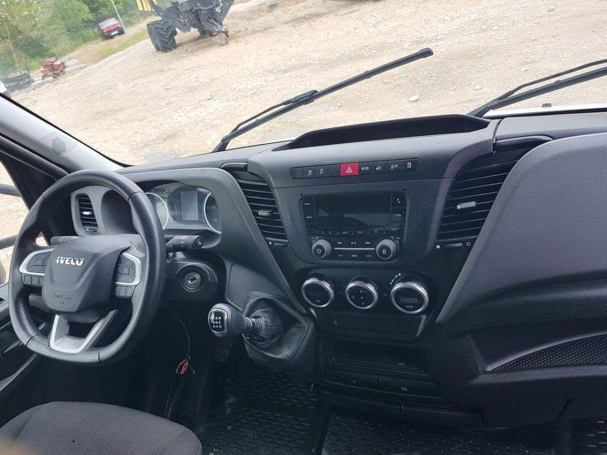 Xe van thùng mui bạt IVECO DAILY PLANDEKA Z WINDĄ: hình 17