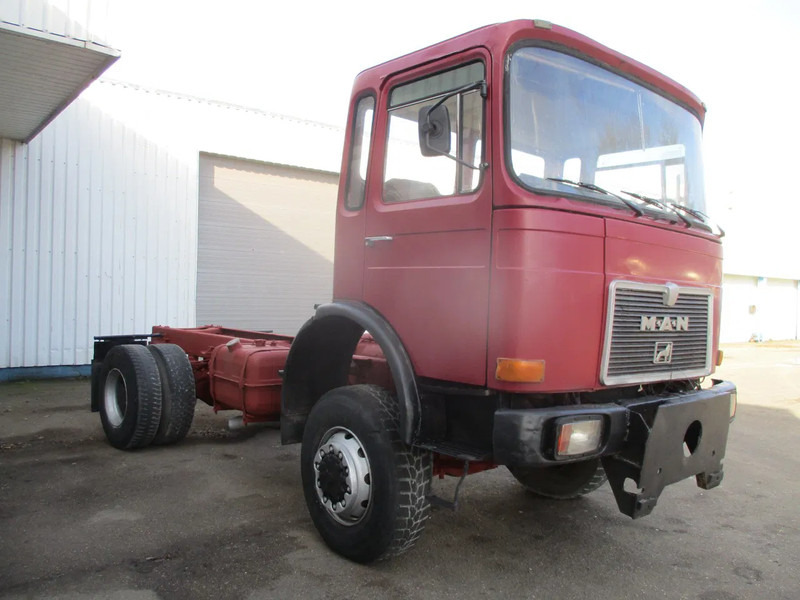 MAN 16.220 , 4x4 , Manual Eaton , Spring suspension - Xe tải khung gầm: hình 4 MAN 16.220 , 4x4 , Manual Eaton , Spring suspension - Xe tải khung gầm: hình 4