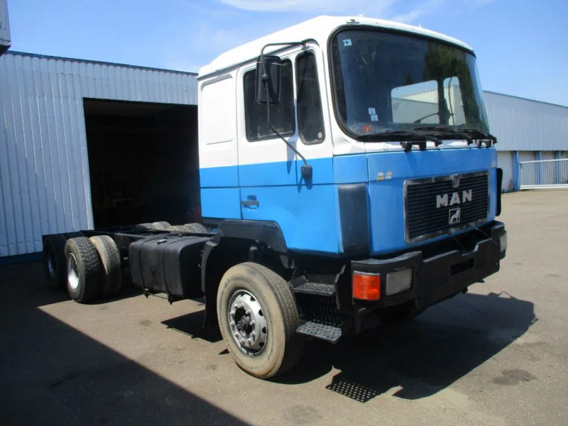 MAN 26.402 25.402 , ZF manual , 6x4 , Sping suspension - Xe tải khung gầm: hình 4 MAN 26.402 25.402 , ZF manual , 6x4 , Sping suspension - Xe tải khung gầm: hình 4