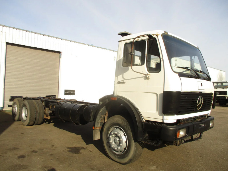 Mercedes-Benz 2233 , V8, Bi Turbo , ZF Manual , 6x2 - Xe tải khung gầm: hình 4 Mercedes-Benz 2233 , V8, Bi Turbo , ZF Manual , 6x2 - Xe tải khung gầm: hình 4