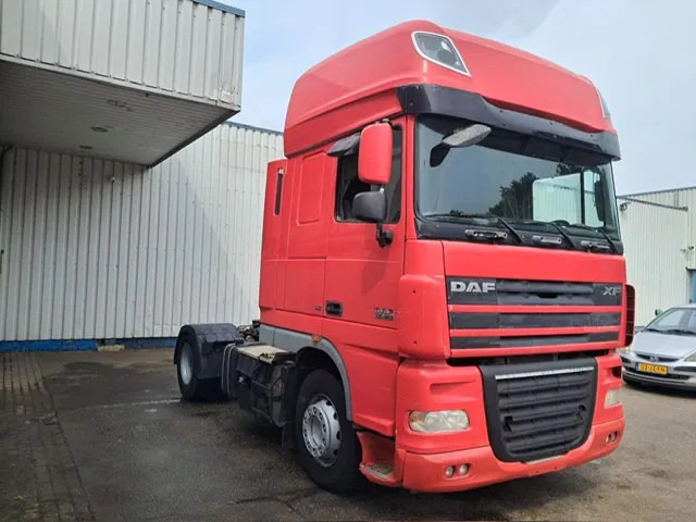 DAF XF 105 460 , Manual Gearbox , PTO , Tipper Hydraulics , Airco , Superspace Cab - Xe đầu kéo: hình 4 DAF XF 105 460 , Manual Gearbox , PTO , Tipper Hydraulics , Airco , Superspace Cab - Xe đầu kéo: hình 4