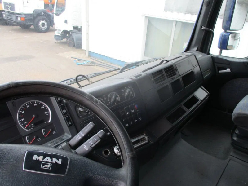 Interior photo 2: Xe đầu kéo MAN TGA , FOR PARTS ONLY , NO ENGINE AND GEARBOX