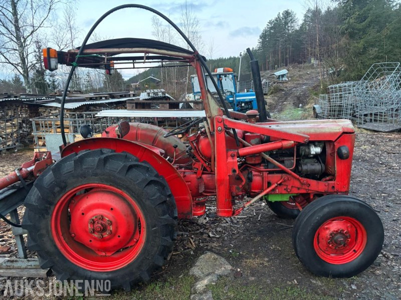 1900 Volvo 320 Buster traktor FRONTLASTER MVA FRI - INGEN MINSTEPRIS - Máy cày: hình 1 1900 Volvo 320 Buster traktor FRONTLASTER MVA FRI - INGEN MINSTEPRIS - Máy cày: hình 1