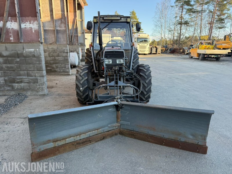 1991 Massey Ferguson 372 4x4 FRONTHYDRAULIKK/SKJÆR - Máy cày: hình 3 1991 Massey Ferguson 372 4x4 FRONTHYDRAULIKK/SKJÆR - Máy cày: hình 3