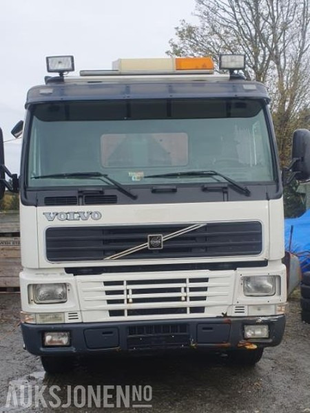 2000 Volvo FM-12 MED KASSE OG MASKINFLAK - Xe tải nâng móc: hình 2 2000 Volvo FM-12 MED KASSE OG MASKINFLAK - Xe tải nâng móc: hình 2