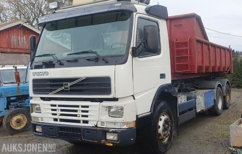 2000 Volvo FM-12 MED KASSE OG MASKINFLAK - Xe tải nâng móc: hình 1 2000 Volvo FM-12 MED KASSE OG MASKINFLAK - Xe tải nâng móc: hình 1