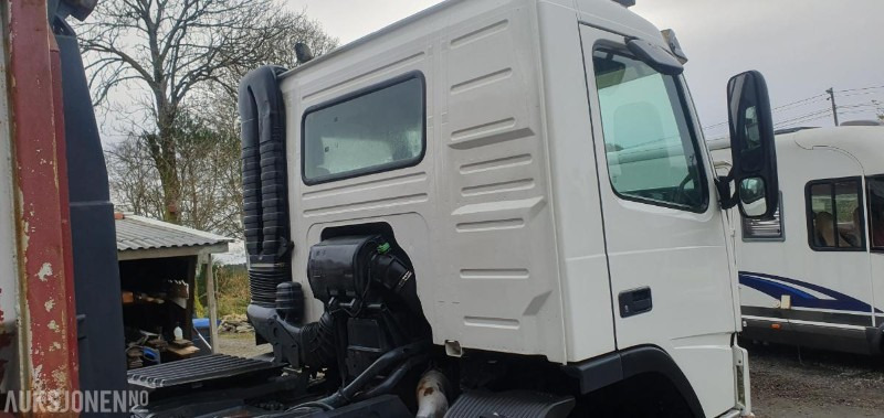 2000 Volvo FM-12 MED KASSE OG MASKINFLAK - Xe tải nâng móc: hình 4 2000 Volvo FM-12 MED KASSE OG MASKINFLAK - Xe tải nâng móc: hình 4