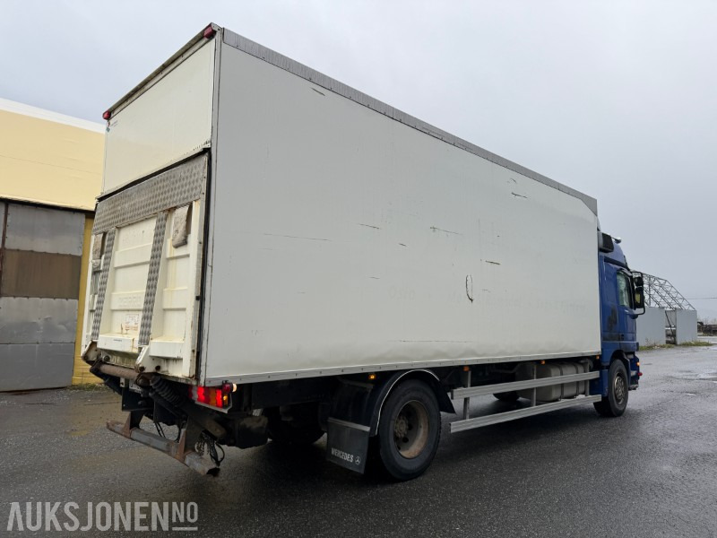 2003 Mercedes-Benz 1831L/60 4X2 - Xe tải hộp: hình 4 2003 Mercedes-Benz 1831L/60 4X2 - Xe tải hộp: hình 4