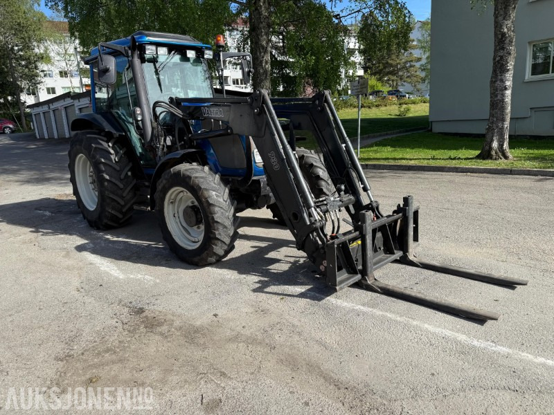 2005 Valtra A85 traktor med frontlaster, snøfres, snøskjær, gafler, skuffe, gruskasse og feieaggregat - Máy cày: hình 3 2005 Valtra A85 traktor med frontlaster, snøfres, snøskjær, gafler, skuffe, gruskasse og feieaggregat - Máy cày: hình 3