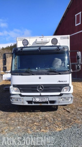 2006 Mercedes-Benz 818/33AT 7,5 skapbil ryggekamera s+v dekk kjetting - Xe tải hộp: hình 2 2006 Mercedes-Benz 818/33AT 7,5 skapbil ryggekamera s+v dekk kjetting - Xe tải hộp: hình 2
