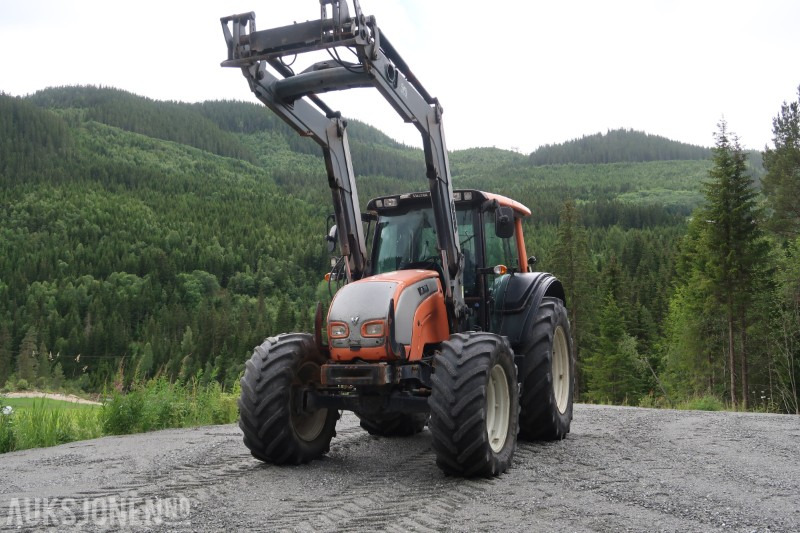 2008 Valtra N141 Twintrac traktor / 9121 timer - Máy cày: hình 2 2008 Valtra N141 Twintrac traktor / 9121 timer - Máy cày: hình 2