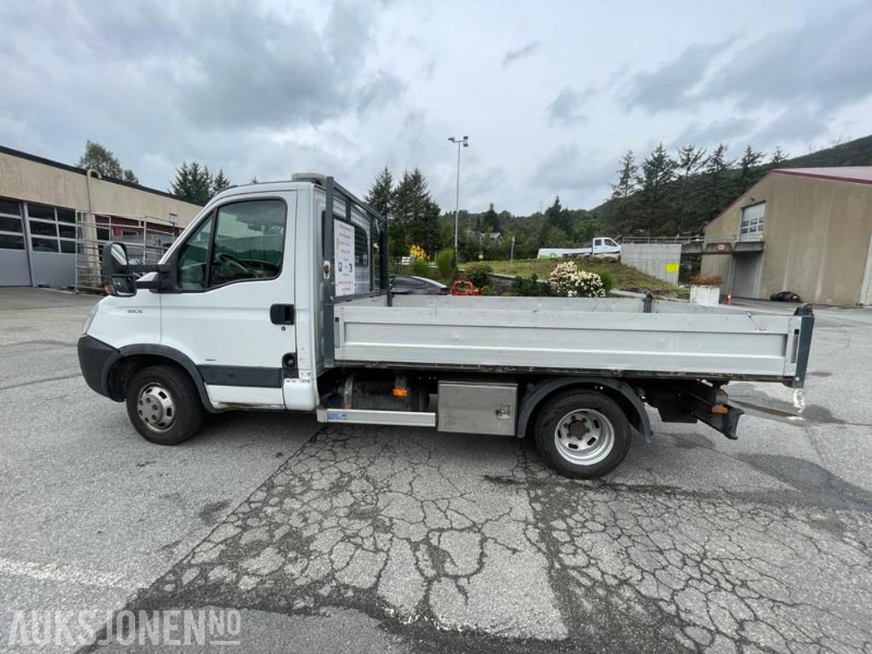 2009 Iveco Daily lastebil med 3-veis tipp - 3 seter - krok - 185707 km. - Xe ben: hình 5 2009 Iveco Daily lastebil med 3-veis tipp - 3 seter - krok - 185707 km. - Xe ben: hình 5