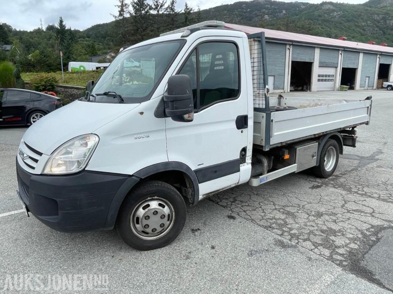 2009 Iveco Daily lastebil med 3-veis tipp - 3 seter - krok - 185707 km. - Xe ben: hình 3 2009 Iveco Daily lastebil med 3-veis tipp - 3 seter - krok - 185707 km. - Xe ben: hình 3