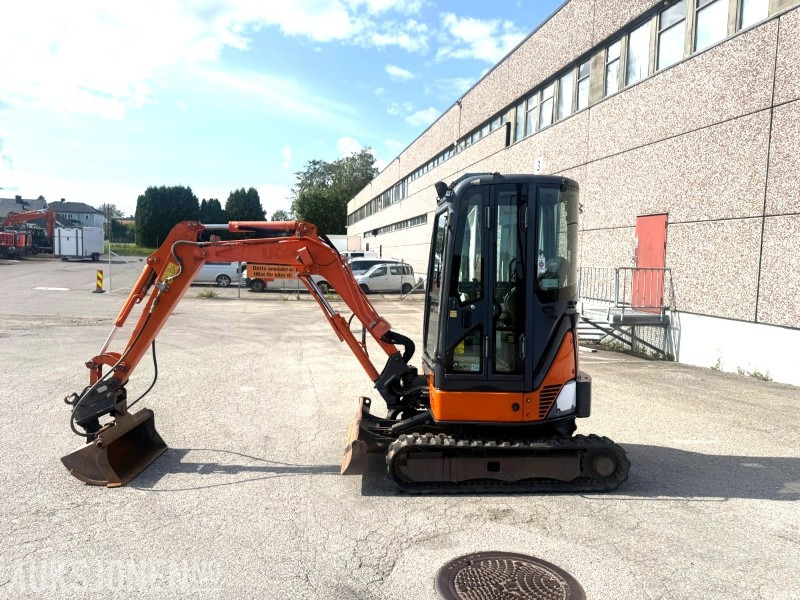 2010 Hitachi ZX22U-2 CLR minigraver med 3 skuffer - Máy xúc: hình 2 2010 Hitachi ZX22U-2 CLR minigraver med 3 skuffer - Máy xúc: hình 2