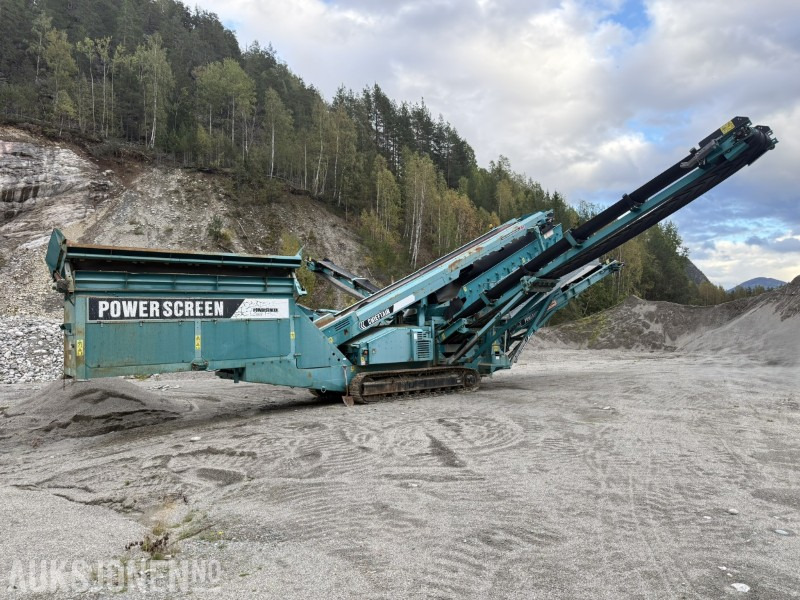 2011 Powerscreen Chieftain 1700 – 2011 modell - 4 Fraksjoner – kun 450 timer - Máy sàng: hình 1 2011 Powerscreen Chieftain 1700 – 2011 modell - 4 Fraksjoner – kun 450 timer - Máy sàng: hình 1
