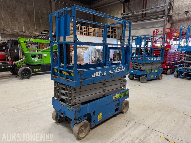 2014 Genie 1932 - Nền bục trên không: hình 3 2014 Genie 1932 - Nền bục trên không: hình 3