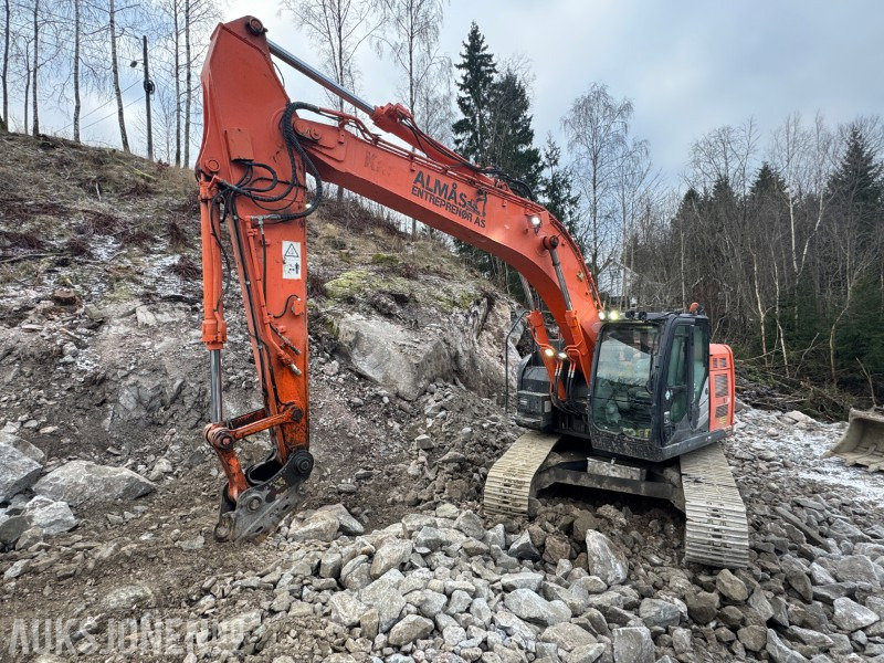 2014 Hitachi ZX225USLC-5B Beltegraver med tiltrotator og pusseskuffe - Máy xúc: hình 2 2014 Hitachi ZX225USLC-5B Beltegraver med tiltrotator og pusseskuffe - Máy xúc: hình 2
