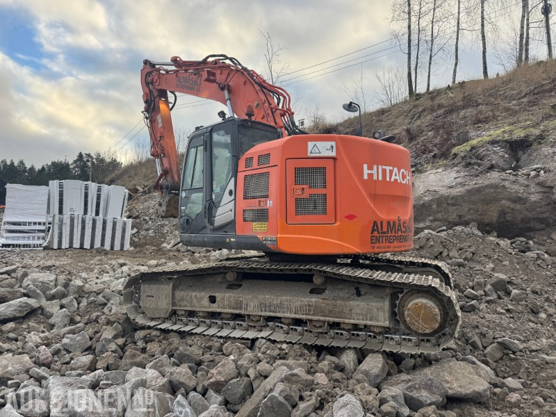 2014 Hitachi ZX225USLC-5B Beltegraver med tiltrotator og pusseskuffe - Máy xúc: hình 5 2014 Hitachi ZX225USLC-5B Beltegraver med tiltrotator og pusseskuffe - Máy xúc: hình 5