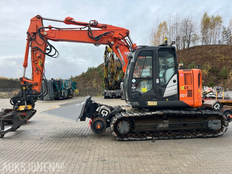 2015 Hitachi ZX135-US Rail maskin med henger, tilt, klype, 6 skuffer, klype - Máy xúc: hình 2 2015 Hitachi ZX135-US Rail maskin med henger, tilt, klype, 6 skuffer, klype - Máy xúc: hình 2