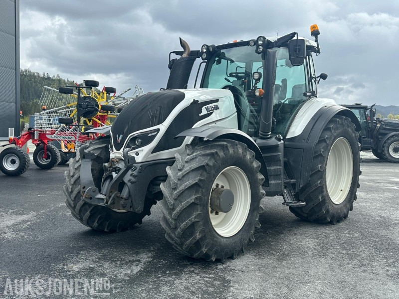 2015 Valtra T214D Versu Direct - Front Hydr. - EU OK 2027 - 50 km/t - Máy cày: hình 1 2015 Valtra T214D Versu Direct - Front Hydr. - EU OK 2027 - 50 km/t - Máy cày: hình 1