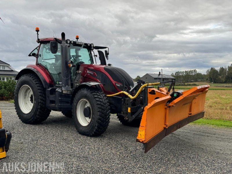 2016 Valtra T174E med Schmidt Tellefsdal U-LS 43.6 plog (2022), Valtra 76 frontlaster og betong lodd - Máy cày: hình 3 2016 Valtra T174E med Schmidt Tellefsdal U-LS 43.6 plog (2022), Valtra 76 frontlaster og betong lodd - Máy cày: hình 3