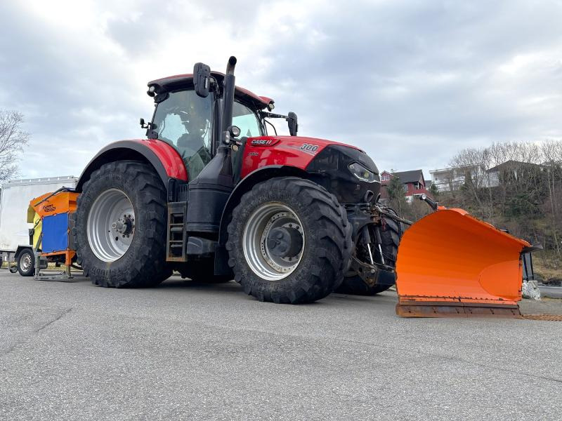 2016 mod CASE IH Optum 300CVX med Pronar PUV-3300M V-plog og Kupper Weiser strøkasse - Máy cày: hình 2 2016 mod CASE IH Optum 300CVX med Pronar PUV-3300M V-plog og Kupper Weiser strøkasse - Máy cày: hình 2