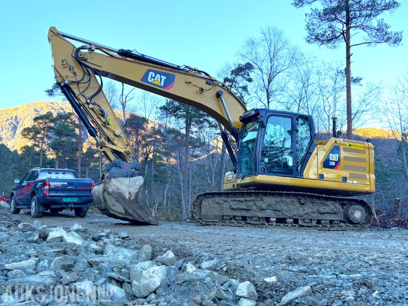 2018 Cat 320 - 4 890 timer - 2 skuffer og tiltrotator - CAT Premium serviceavtale - Máy xúc: hình 1 2018 Cat 320 - 4 890 timer - 2 skuffer og tiltrotator - CAT Premium serviceavtale - Máy xúc: hình 1