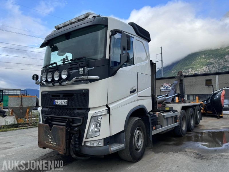 2018 Volvo FH 550 - 8x4 Tridem - Krokløft - Brøyterigget - 10 tonns framaksel - Sideplog - 20 tonns krok med knekk og fjernstyring - Xe tải nâng móc: hình 1 2018 Volvo FH 550 - 8x4 Tridem - Krokløft - Brøyterigget - 10 tonns framaksel - Sideplog - 20 tonns krok med knekk og fjernstyring - Xe tải nâng móc: hình 1
