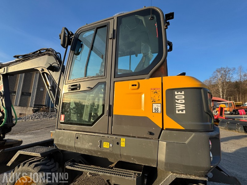 Máy xúc 2020 Volvo EW60E HJULGRAVER MED TOLTROTATOR OG 2 SKUFFER: hình 7