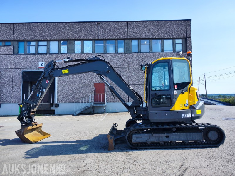 Máy xúc 2022 Volvo ECR88D PRO – Kompakt 8-tonns gravemaskin med tiltrotator, klype og 3 skuffer: hình 1