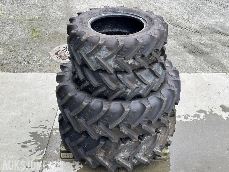 BKT AGRIMAX RT 765 TRAKTORDEKK 320/70 R 20 + 420/70 R 28 - Máy cày: hình 4 BKT AGRIMAX RT 765 TRAKTORDEKK 320/70 R 20 + 420/70 R 28 - Máy cày: hình 4