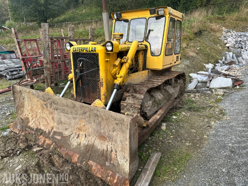 Cat D5 Bulldoser // doser - Trang thiết bị xây dựng: hình 1 Cat D5 Bulldoser // doser - Trang thiết bị xây dựng: hình 1