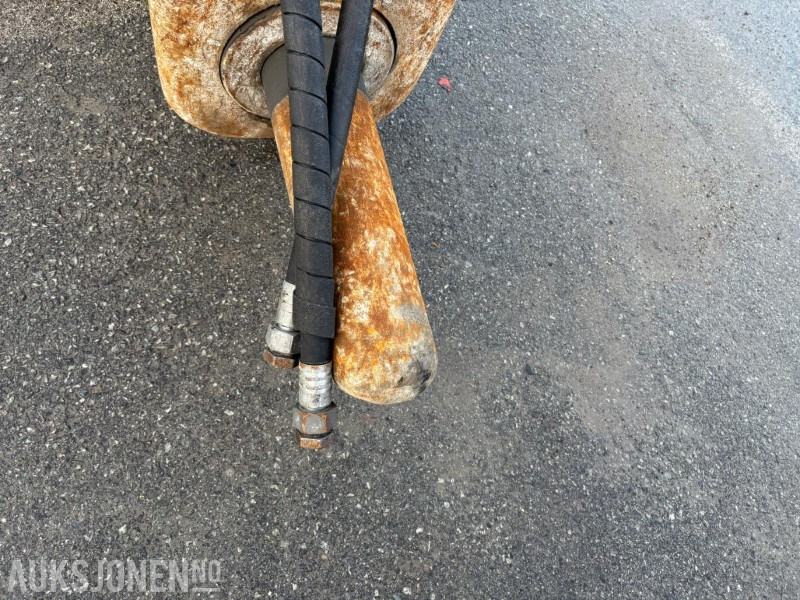 2006 Furukawa hydraulisk pigghammer F35LN S-70 - Đính kèm cho Máy móc xây dựng: hình 5 2006 Furukawa hydraulisk pigghammer F35LN S-70 - Đính kèm cho Máy móc xây dựng: hình 5