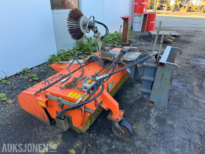 2011 Tuchel Profi 600 - feiekost/gatekost 180 cm - brukt på Volvo L25 - Đính kèm cho Máy móc xây dựng: hình 2 2011 Tuchel Profi 600 - feiekost/gatekost 180 cm - brukt på Volvo L25 - Đính kèm cho Máy móc xây dựng: hình 2