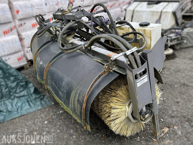 2014 HOLMS SH-3.0 FEIEKOST MED VANNTANKER OG STØVDEMPING - Đính kèm cho Máy móc xây dựng: hình 3 2014 HOLMS SH-3.0 FEIEKOST MED VANNTANKER OG STØVDEMPING - Đính kèm cho Máy móc xây dựng: hình 3