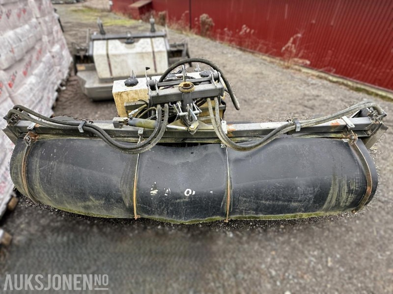 2014 HOLMS SH-3.0 FEIEKOST MED VANNTANKER OG STØVDEMPING - Đính kèm cho Máy móc xây dựng: hình 2 2014 HOLMS SH-3.0 FEIEKOST MED VANNTANKER OG STØVDEMPING - Đính kèm cho Máy móc xây dựng: hình 2