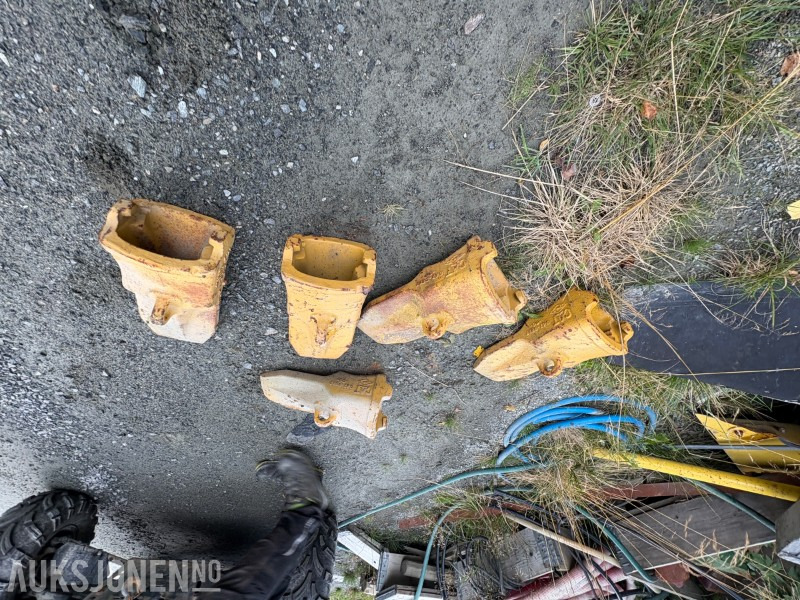 Cat graveskuffetenner til gravemaskin og/eller hjullaster - Đính kèm cho Máy móc xây dựng: hình 3 Cat graveskuffetenner til gravemaskin og/eller hjullaster - Đính kèm cho Máy móc xây dựng: hình 3