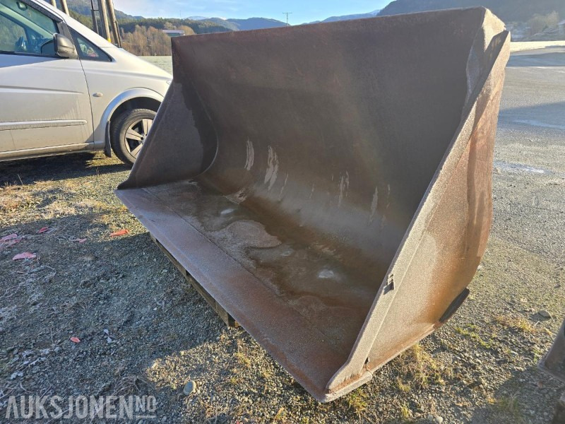 Gjerstad hjullasterskuffe (2-kubikk) med Volvo BM feste - Đính kèm cho Máy móc xây dựng: hình 1 Gjerstad hjullasterskuffe (2-kubikk) med Volvo BM feste - Đính kèm cho Máy móc xây dựng: hình 1