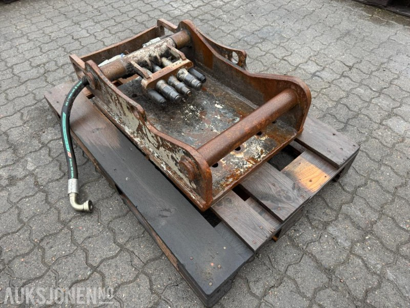 S70 feste med OilQuick - Đính kèm cho Máy móc xây dựng: hình 2 S70 feste med OilQuick - Đính kèm cho Máy móc xây dựng: hình 2