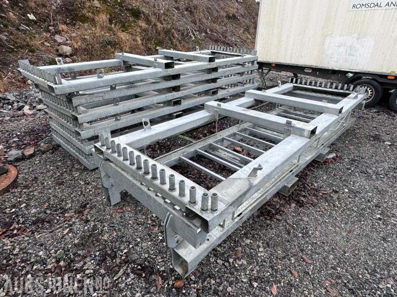 Stor pakke med områdesikring - byggegjerder, stablekasetter/transportkasetter, føtter og div. klammer - Đính kèm cho Máy móc xây dựng: hình 3 Stor pakke med områdesikring - byggegjerder, stablekasetter/transportkasetter, føtter og div. klammer - Đính kèm cho Máy móc xây dựng: hình 3